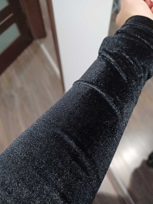 Aksamitna sukienka z perełkami Sinsay 34/XS