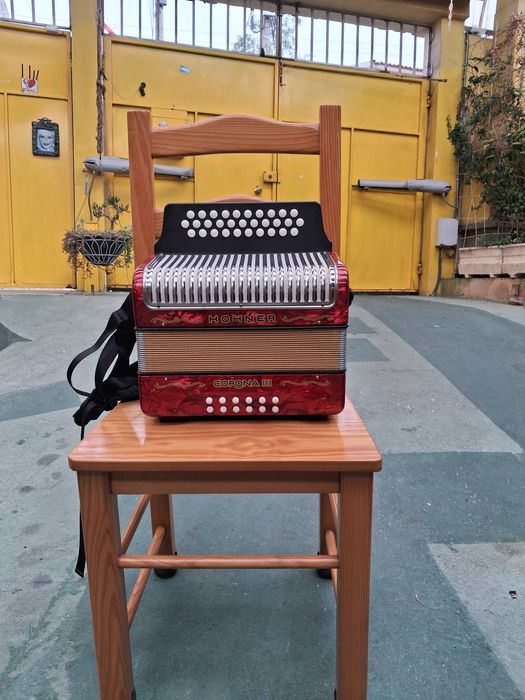Vendo consertina hohner corona 3 em muito bom estado