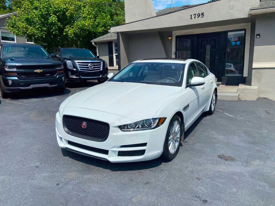 Jaguar XE 25t Premium      2018