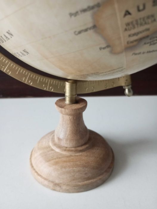 Globus made in India , drzewo mango