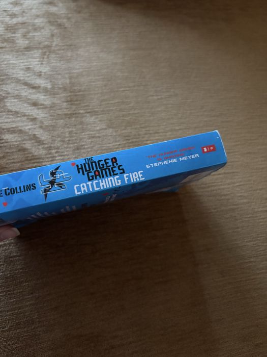 The hunger games catching fire . Suzanne Collins