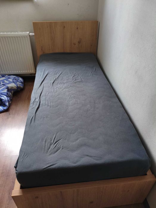 Sprzedam stelaż łóżka i biurko