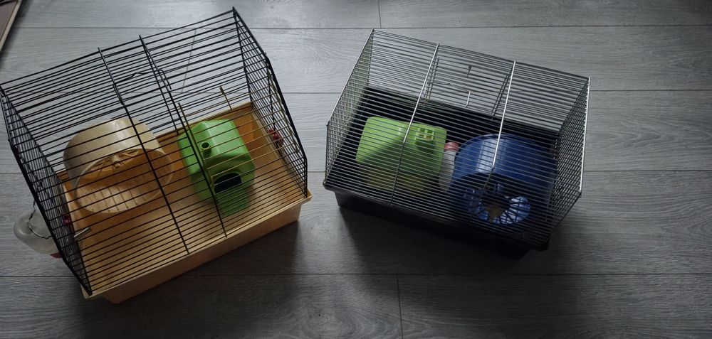 Віддам дві, або одну клітки для хом'яка з усім приладдям.