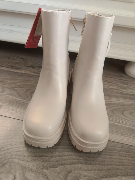 Nowe botki jasny beż
