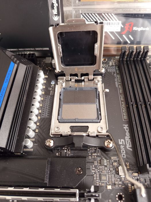 Asrock b650 riptide + ryzen 7 7700+32gb ddr5