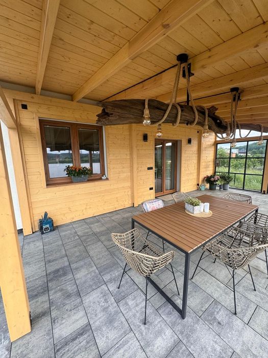 Budowa konstrukcji drewnianych.