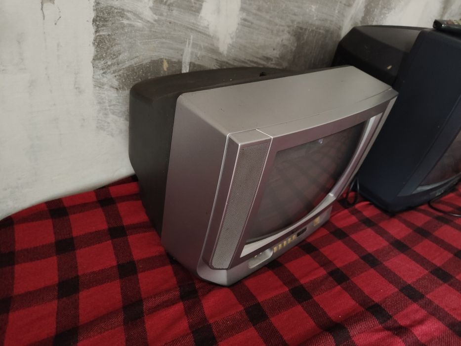Робочий телевізор JVC AV-1435EE // або на запчастини ; телевізор для дачі / батьків / дому
