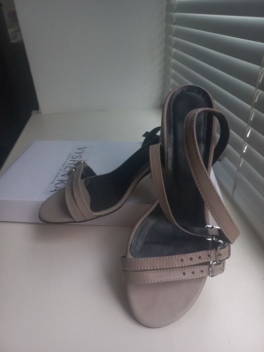 Босоніжки жіночі