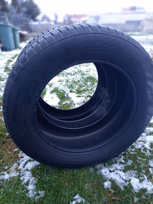 Opony 235/55/17 nokian wysokość bieźnika 7mm.