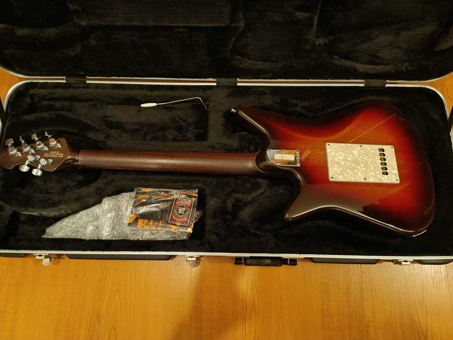 Guitarra Music Man Albert Lee HH