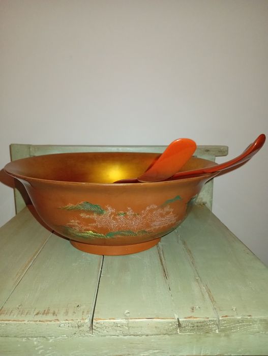 Stara misa z laki z łyżką i widelcem