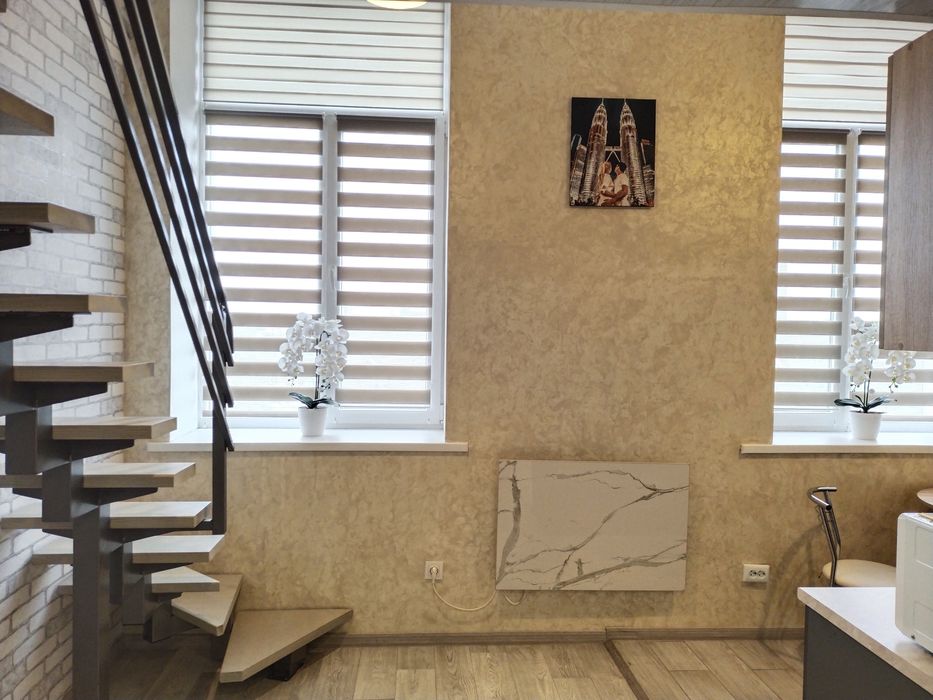 Сдам посуточно,подобово Двухуровневую  студію на левом березі район 9-