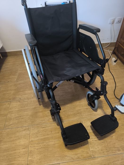 Cadeira de rodas quase nova