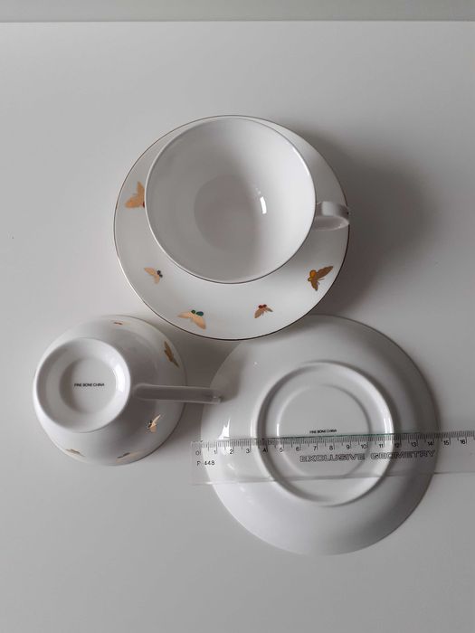 Zestaw dwóch filiżanek ze spodkami