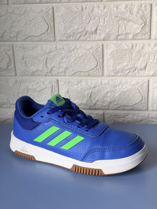 Кросовки Adidas 35,5p мокасини хайтопи кросівки