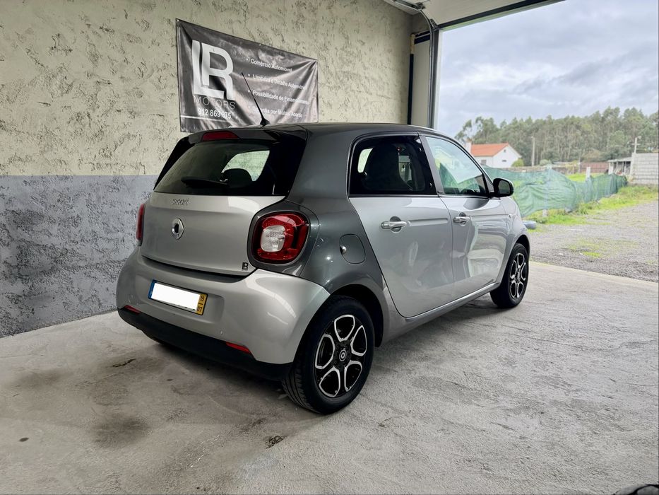 Smart ForFour Passion 1.0 71cv Automático - Desde 180€ Mês