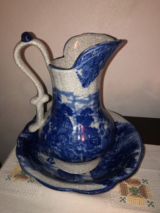 Jarro e bacia decorativos de WC, azul e branco64751222263682121