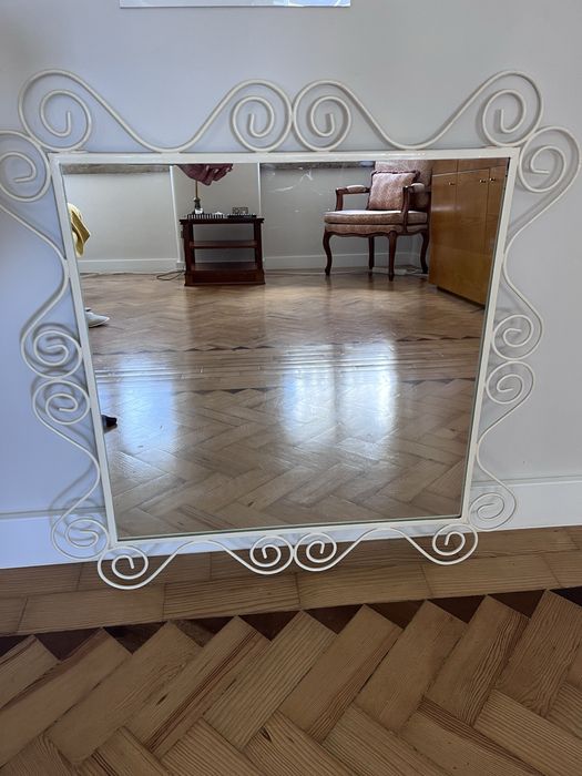 Espelho decorativo com moldura em ferro branco