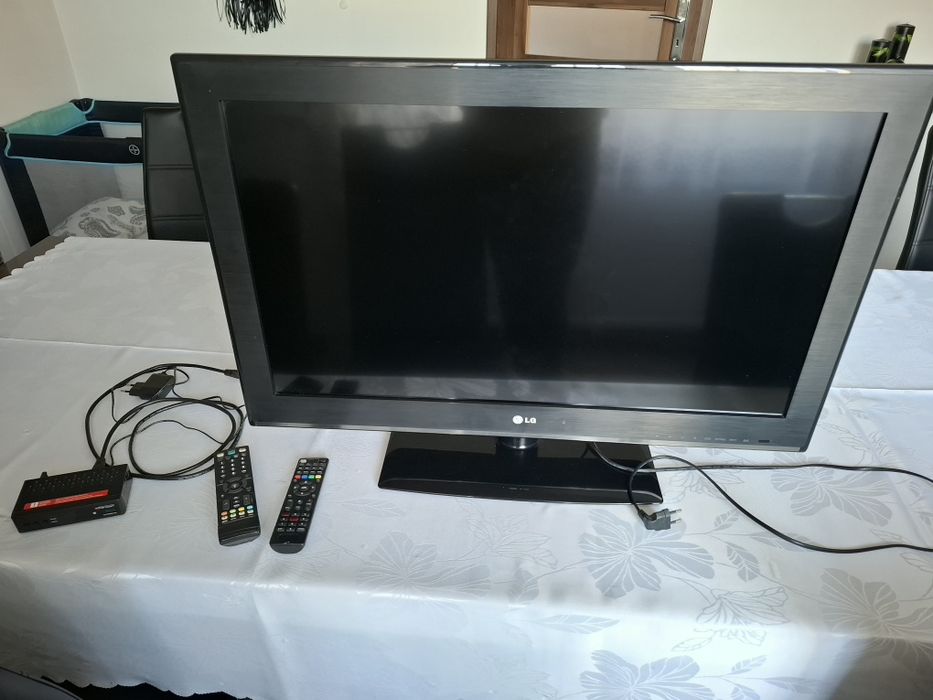 Telewizor LG 32 cale + dekoder do telewizji naziemnej .