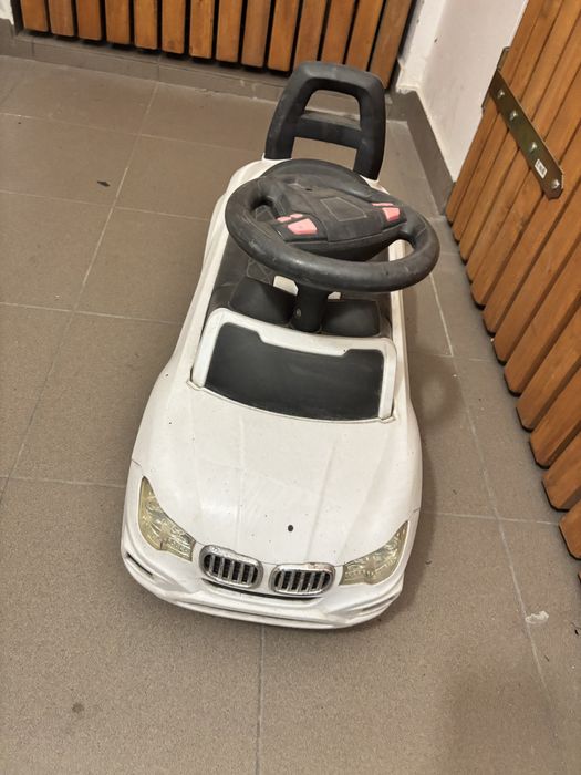 Jeździk pchacz auto