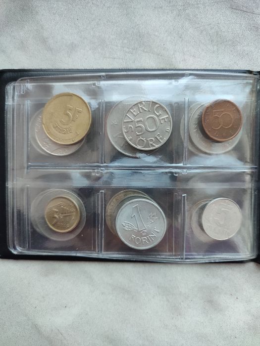 Album/klaser z monetami.