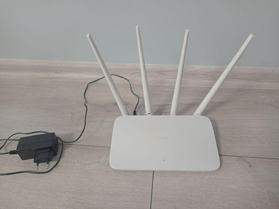 Routery bezprzewodowe Tenda F6 i F3 / TP-LINK