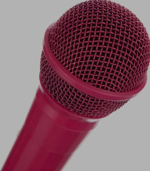 Розовый проводной микрофон марки RockJam, модель RJMC303-PK.