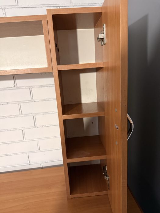 Качественный,хороший компьютерный стол