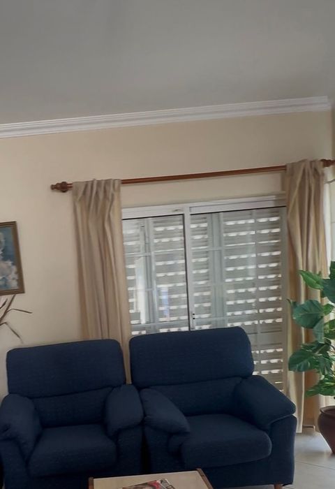 Varões e cortinas de madeira luxuosos
