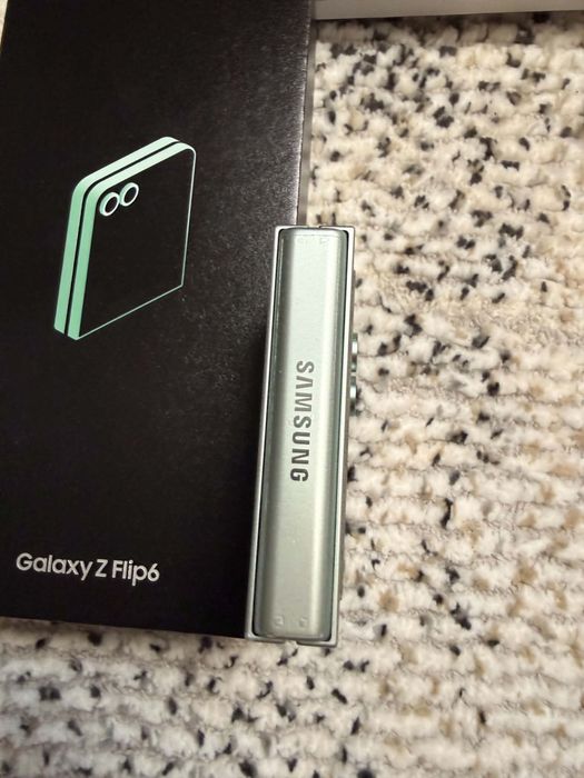 Samsung z flip 6 256GB 12 ram