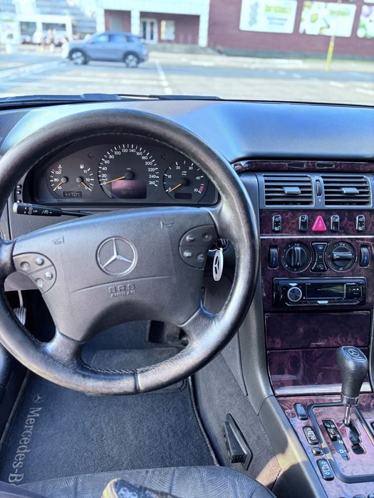 Mercedes-Benz E-Class 2000