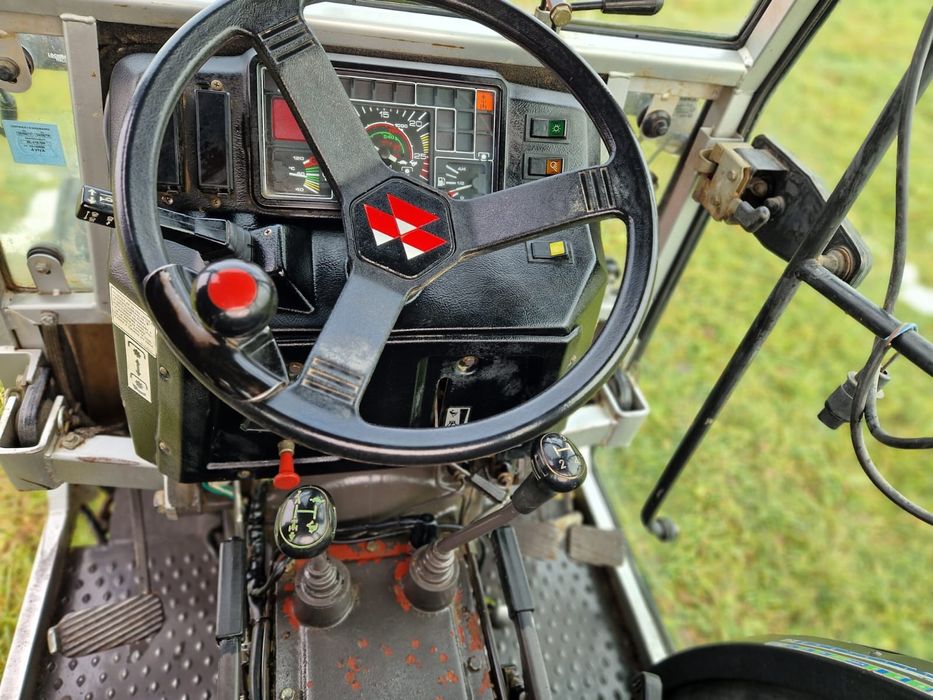 Massey Ferguson 374V