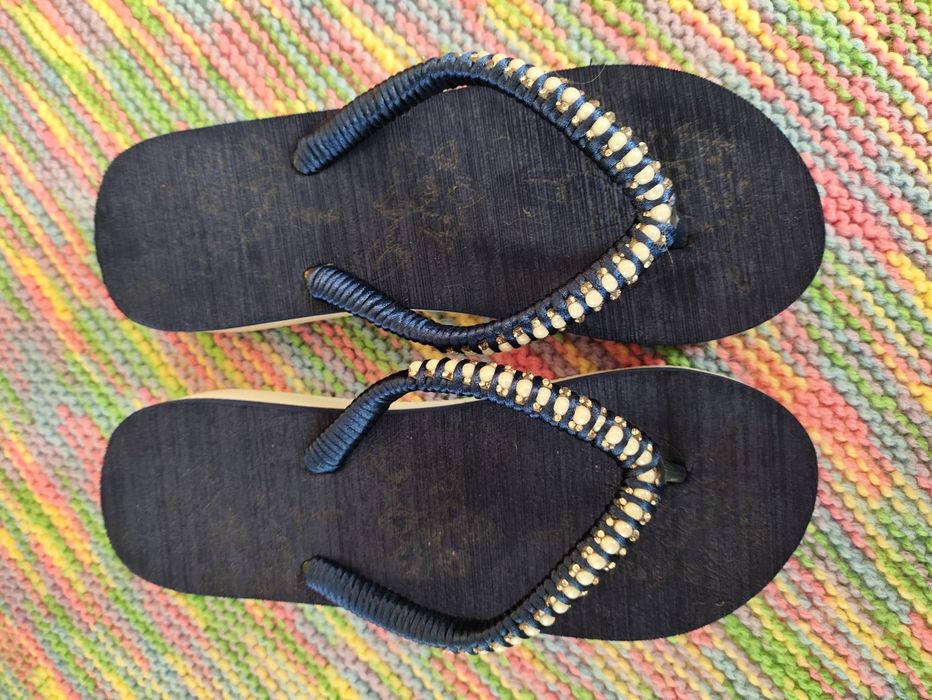 Ładne, leciutkie japonki dł. 24,5cm