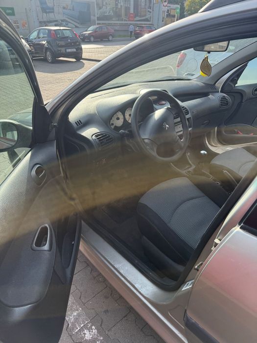 Peugeot 206 Sprzedam samochód osobowy. Zapraszam do kontaktu.