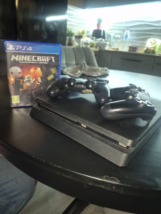 PlayStation 4 slim + 1 pad+ gry !!