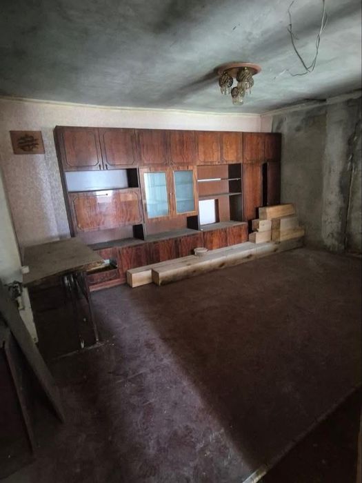 Продаж частини будинку під реконструкцію в центрі міста
