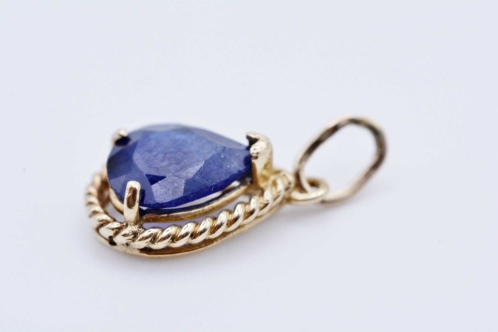 Piękna zawieszka ze złota 585 z dużym niebieskim szafirem łezka 1,35ct