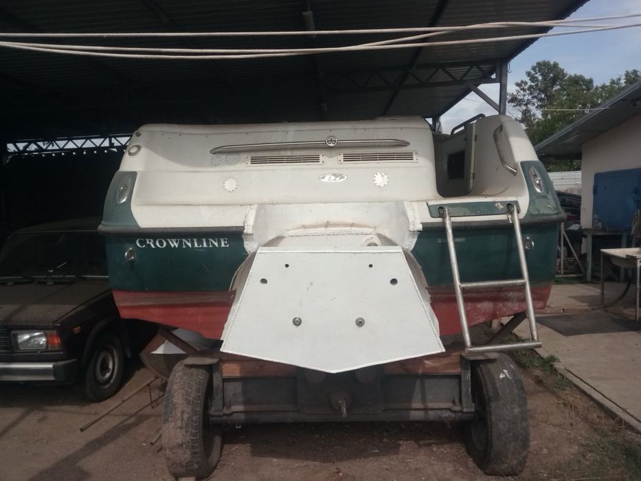 Катер пластиковий Crownline