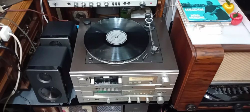 Radio gira discos  Grundig