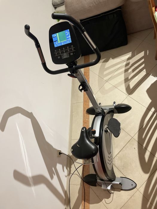 Bicicleta Estática Motion com painel digital