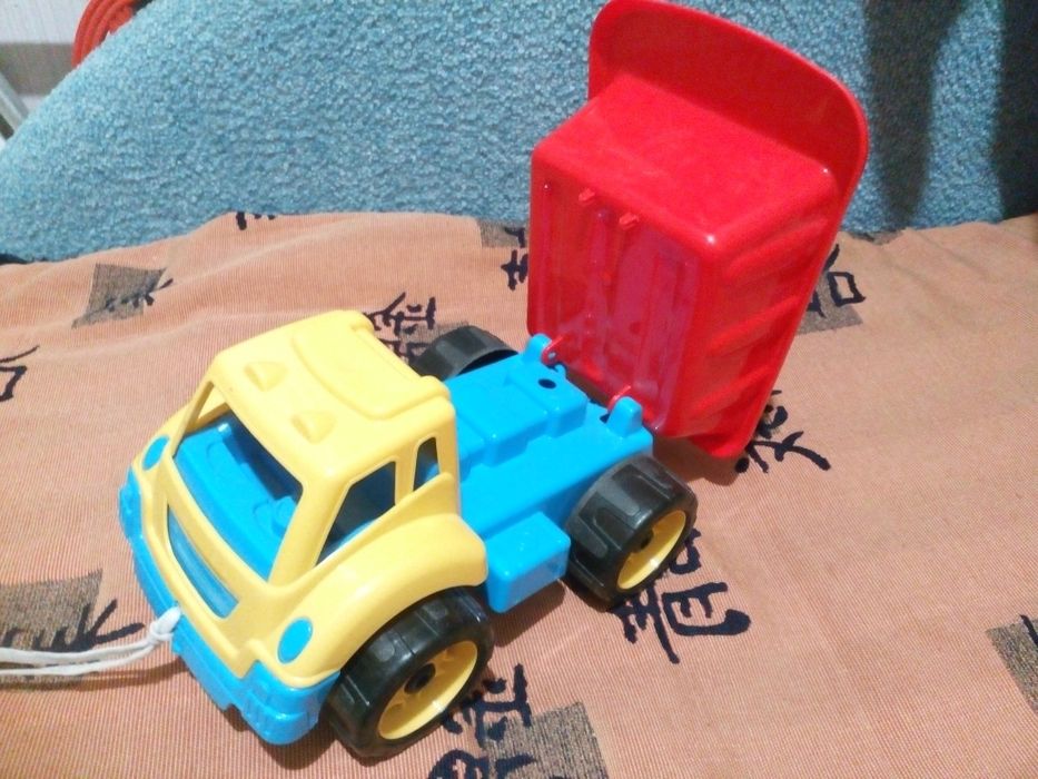 На подарок,Самосвал  игрушка большая