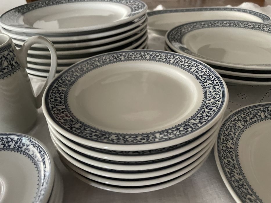 Coimbra SP Portugal. Serviço de porcelana