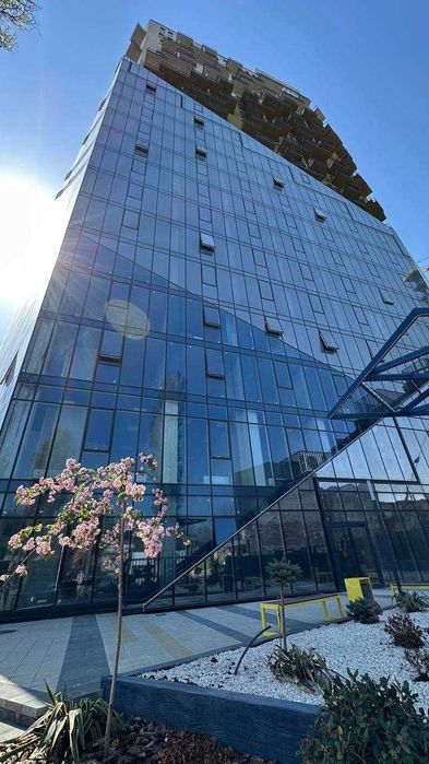 Коммерческое помещение в центре в новом сданном доме Itown. КВ