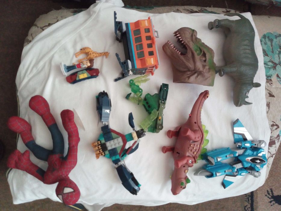 Игрушки,фигурки  ,цена за одну.