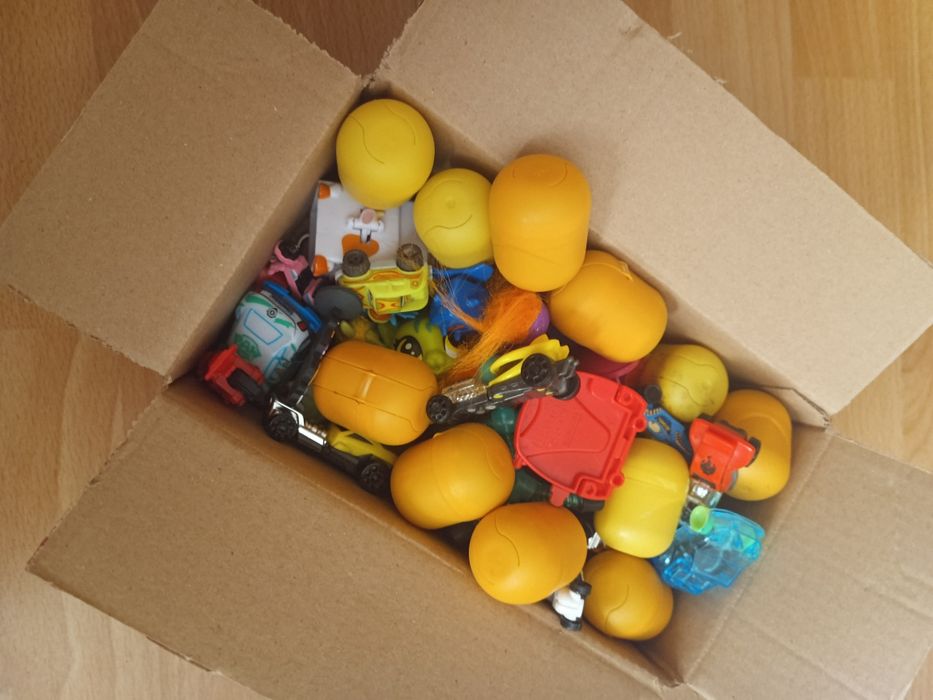 Zestaw mini zabawek figurek z Kinder niespodzianek