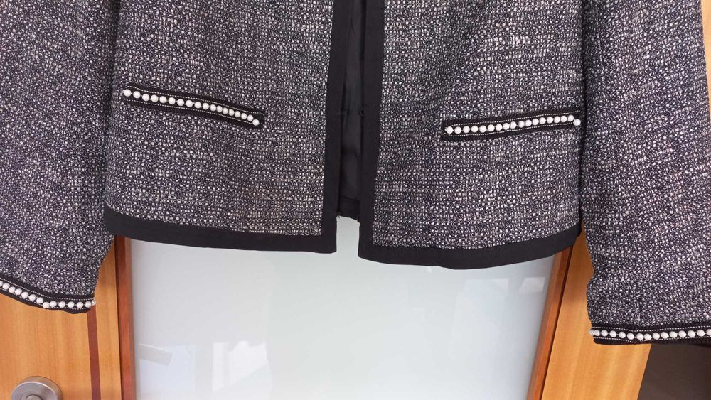 Casaco de senhora,  Anne Weyburn