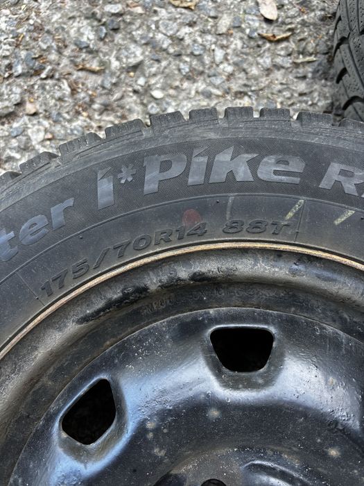Диски вместе с шинами зимние hankook 175/70 R14