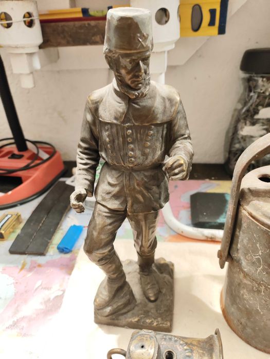 Pamiątki górnicze oraz kuchenka.