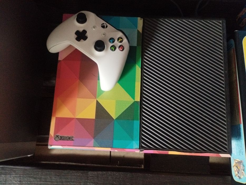 Продам Xbox one в гарному стані, один геймпад