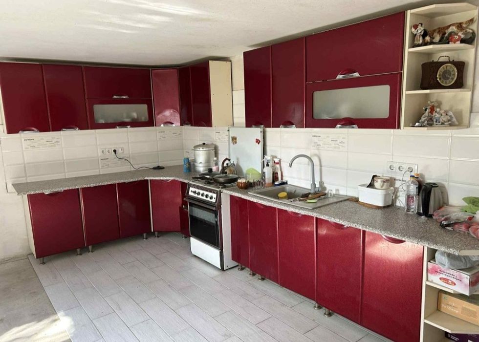 Продаж двоповерхового будинку